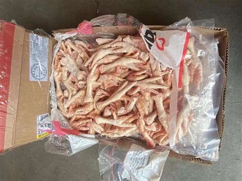 we are buyers of chicken paws to china